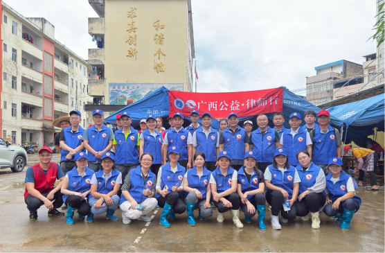 大爱无疆 法暖灾区｜南宁律师驰援横州重灾区，以公益担当筑...